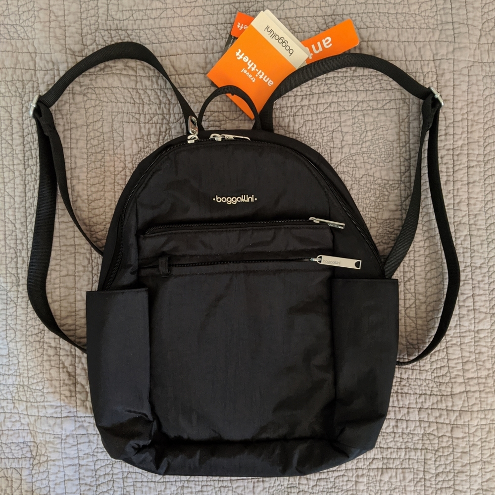Baggallini anti-theft vacation backpack